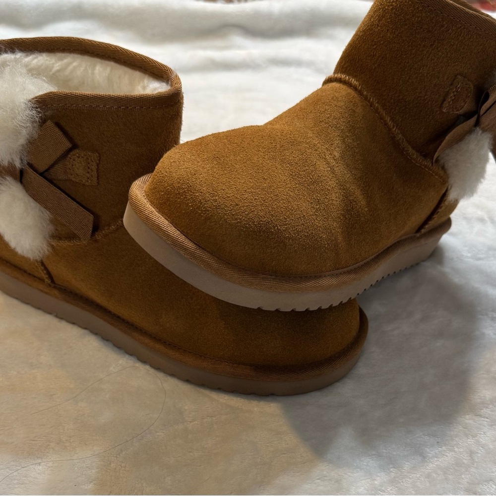 Koolaburra Tan Suede Boots with Plush Lining